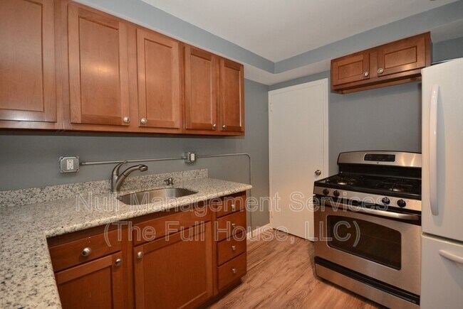 Building Photo - 2025 Fairland St