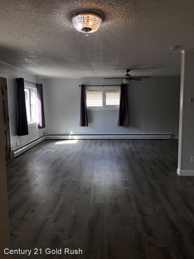 Building Photo - 3 br, 1.5 bath House - 804 9th Avenue