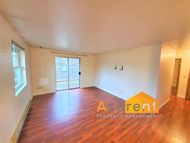 Building Photo - Charming 4-Plex 2 Bedroom 1 Bathroom Unit ...