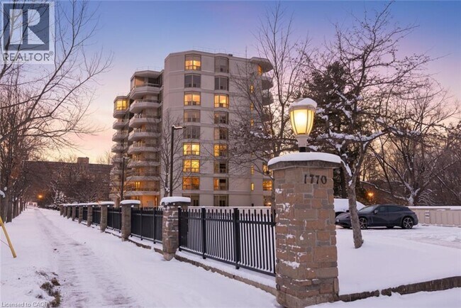 Photo du bâtiment - 1770 Main St W