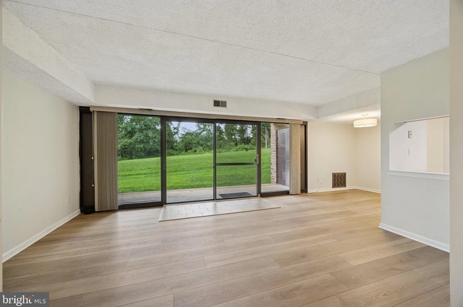 Building Photo - 42 Hermitage Dr