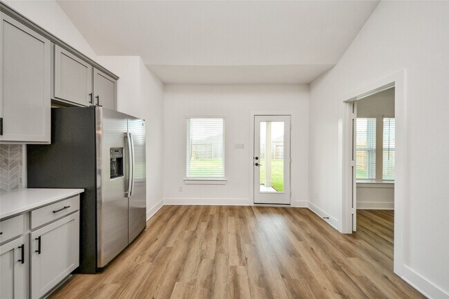 Foto del edificio - 8046 Kay Hbr Dr