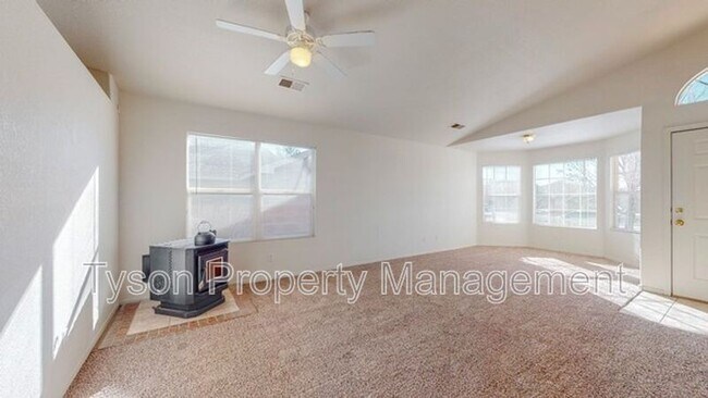Foto del edificio - 7605 Kentwood Ave NW