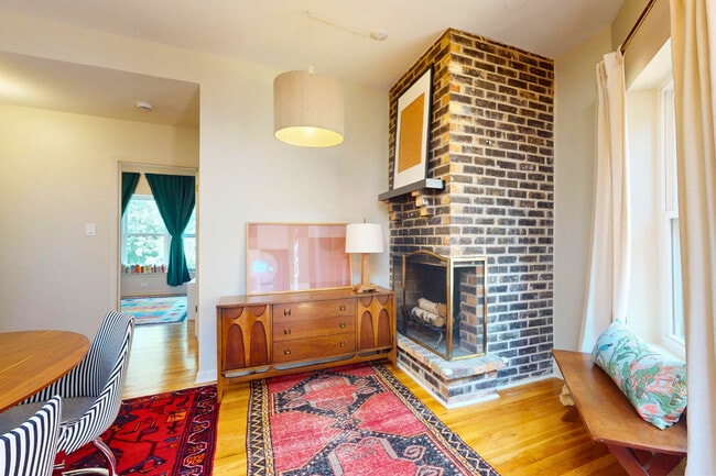 Building Photo - 2947 N Sheffield Ave