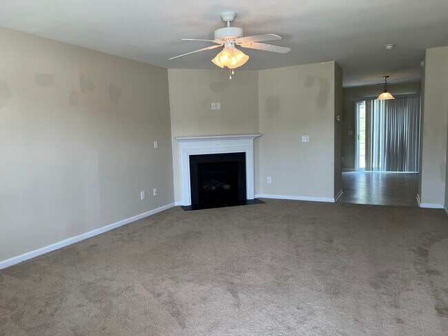 Foto del edificio - 3613 Blue Spruce Ct