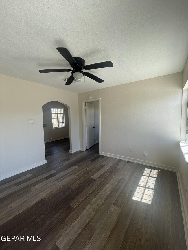 Foto del edificio - 7135 Stiles Dr
