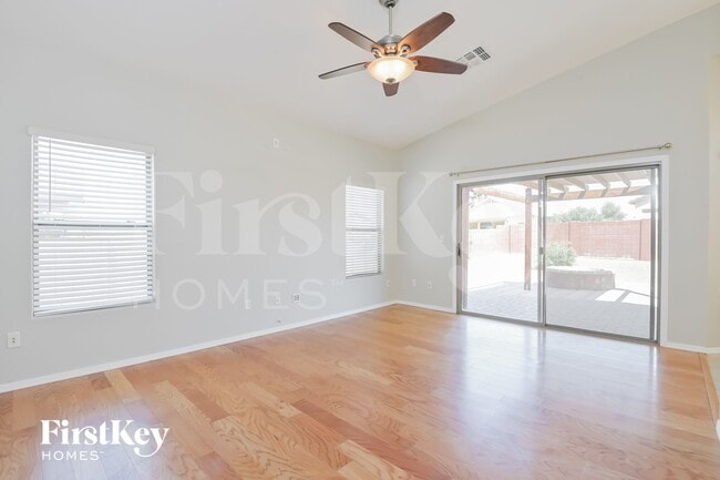 Foto del edificio - 5740 W Hayfield St