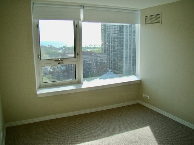 Building Photo - 2728 N Hampden Ct