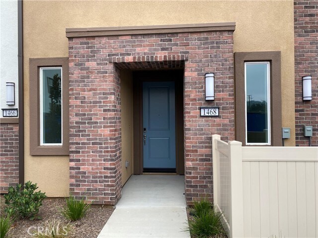Primary Photo - 1468 Stratus Dr