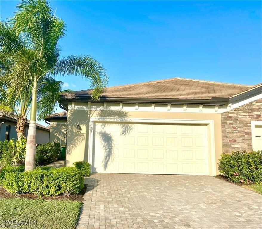 Primary Photo - 9181 Glenforest Dr
