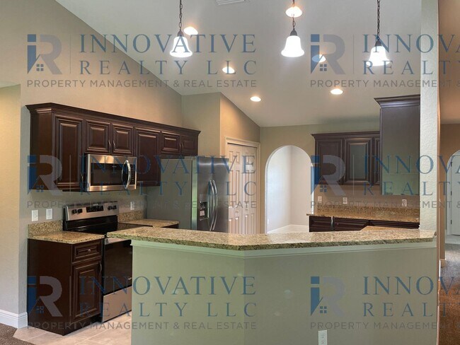 Building Photo - 3/2 Single Family Home with 2 Car Garage i...