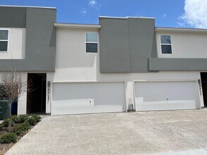 Building Photo - 9923 Bijan Dr