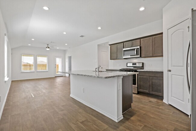 Foto del edificio - 2643 Commercial Center Blvd