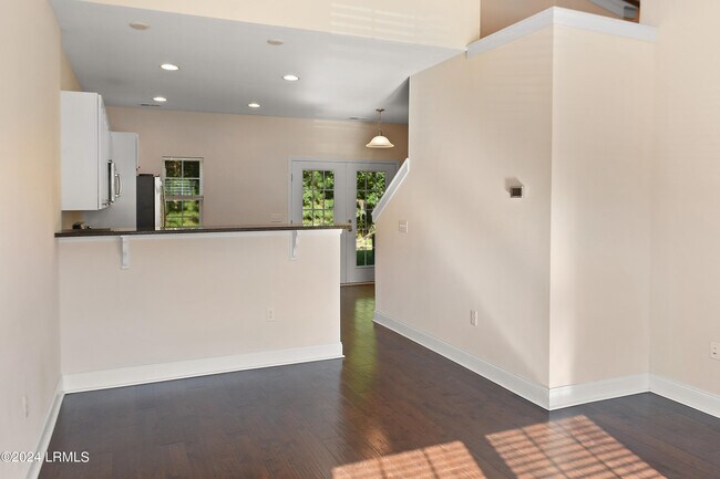 Building Photo - 165 Bella Way