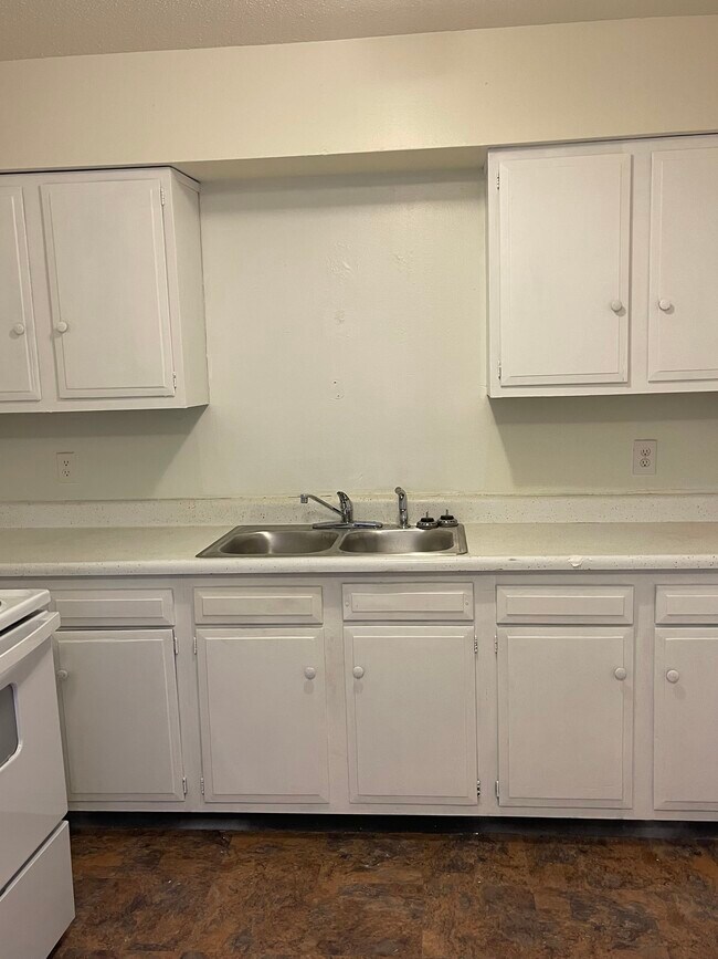 Building Photo - 2821 Bacchus Dr