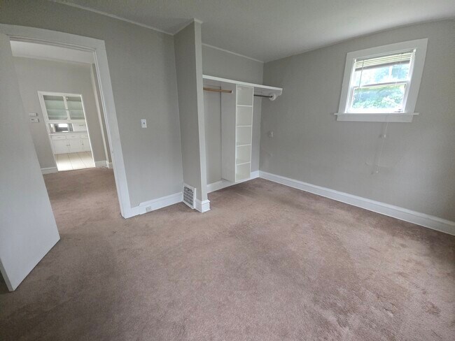 Foto del edificio - 2456 N Bartlett Ave