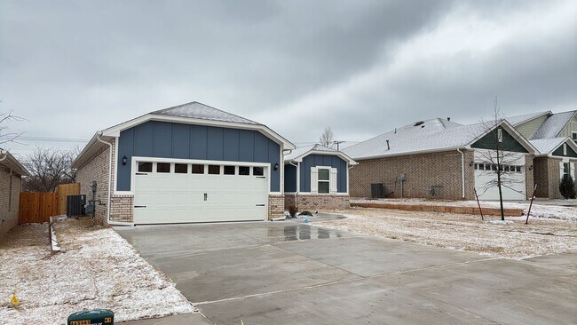 Building Photo - 3 Bedroom 2 Bathroom 2 Car Garage Home in Oakdale School District