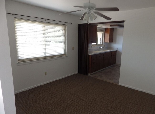 Interior Photo - 1043 5th St