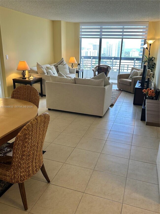 Foto del edificio - 3530 Mystic Pointe Dr