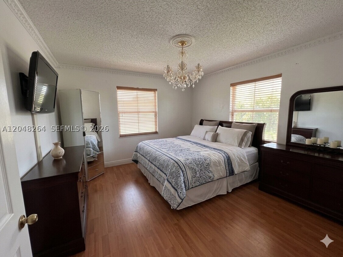 Foto del edificio - 10422 SW 16th St