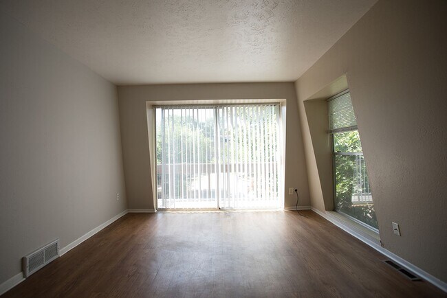 Building Photo - 604 Marine St