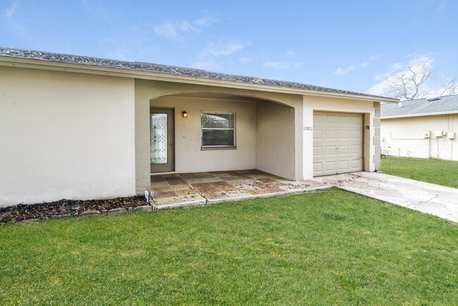 Building Photo - 13823 Pathfinder Dr