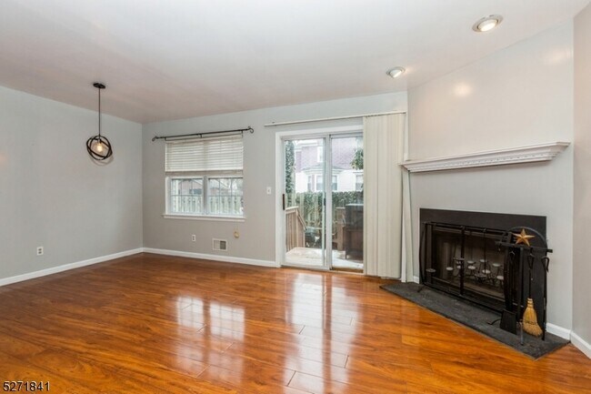 Foto del edificio - 1148 W 7th St
