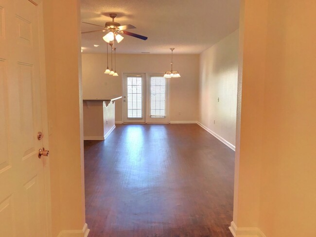 Building Photo - 765 Canyon Oak Loop