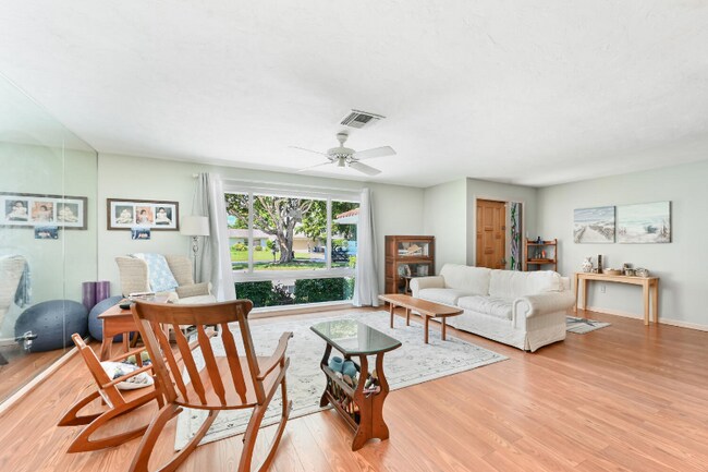 Foto del edificio - 325 Forest Hills Blvd