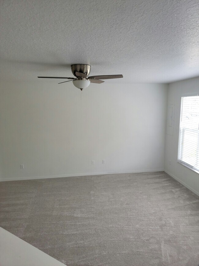 Building Photo - 13500 Forest Lake Dr