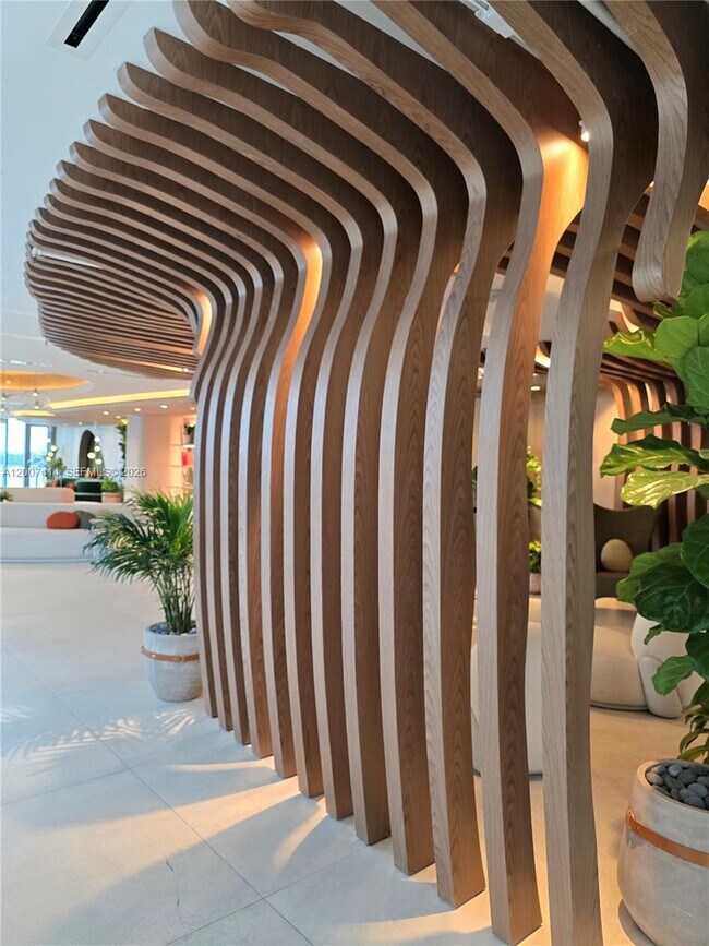 Foto del edificio - 700 NE 24th St