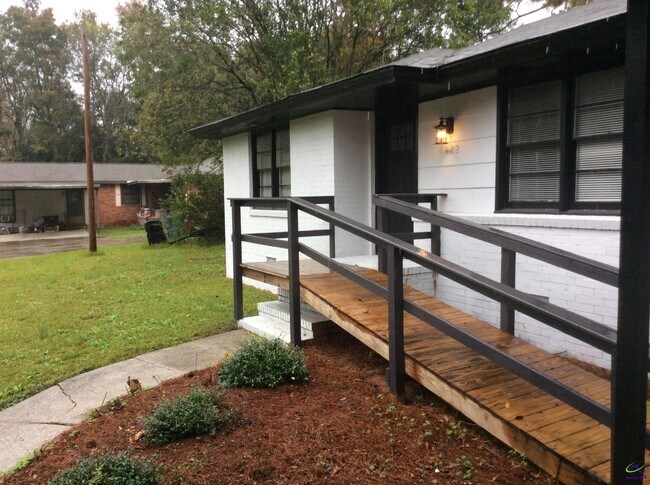 Foto del edificio - 6422 Gibson Rd