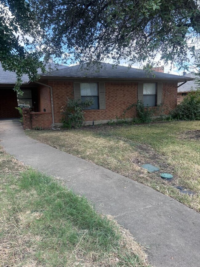 Foto del edificio - 1446-1448 Pinnacle Peak Dr