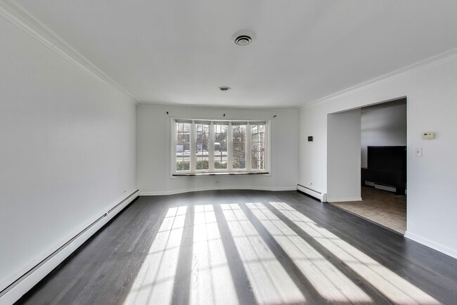 Building Photo - 1006 Devon Ave