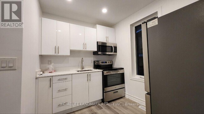 Photo du bâtiment - 325-325 Simcoe St S