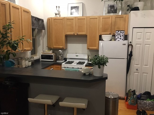 Building Photo - 1 br, 1 bath  - 835 W Lawrence Ave Apt 3N