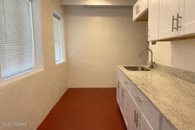 Building Photo - 2955 N Cherry Ave