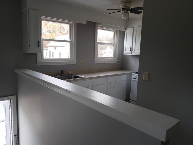 Kitchen - 8 Riverside Ave