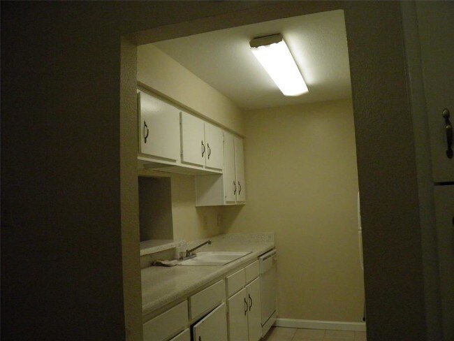 Building Photo - 6161 Reims Rd