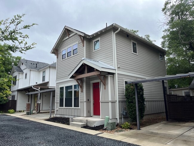 Building Photo - 425 E Mistletoe