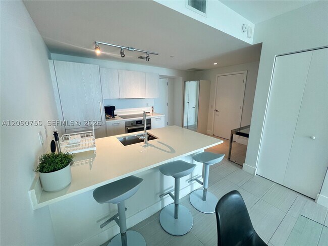 Foto del edificio - 501 NE 31st St