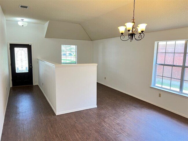 Building Photo - 9005 Martha's Dr