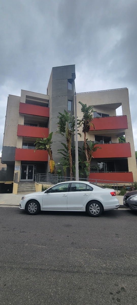 Building Photo - 13712 Valleyheart Dr N