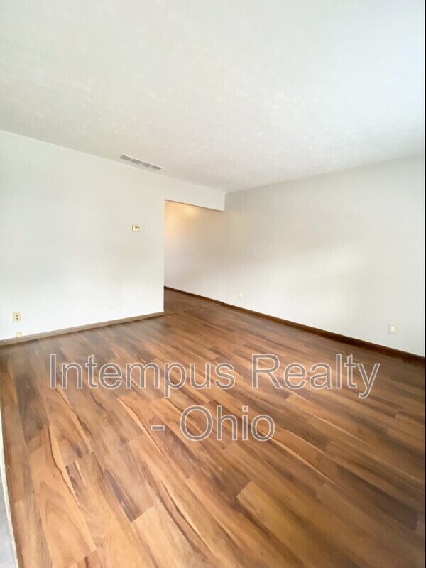 Foto del edificio - 718 W Light St