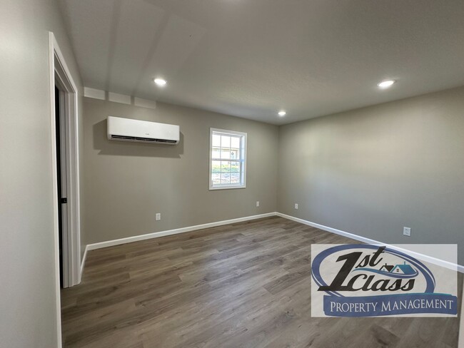 Building Photo - 112 Evergreen Pl
