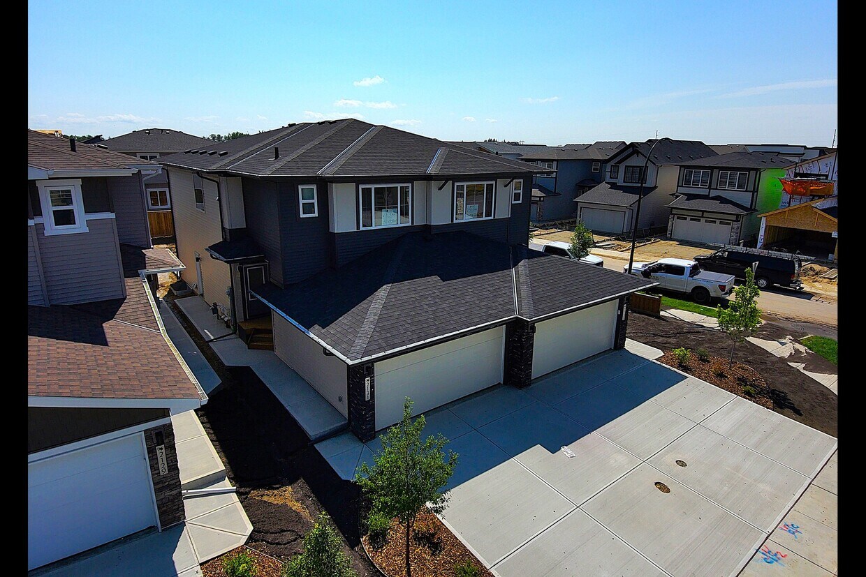 Photo du bâtiment - 2117-2115 5 Ave SW
