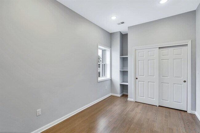 Building Photo - 241-243 Teaneck Rd