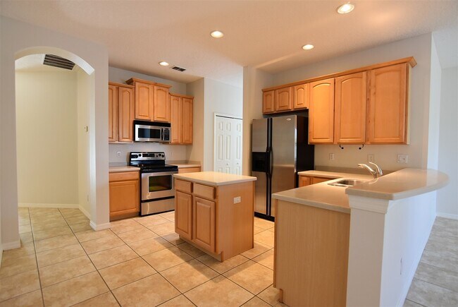 Building Photo - WOW!!! Vista Lakes 4br 2ba POOL HOME in GA...