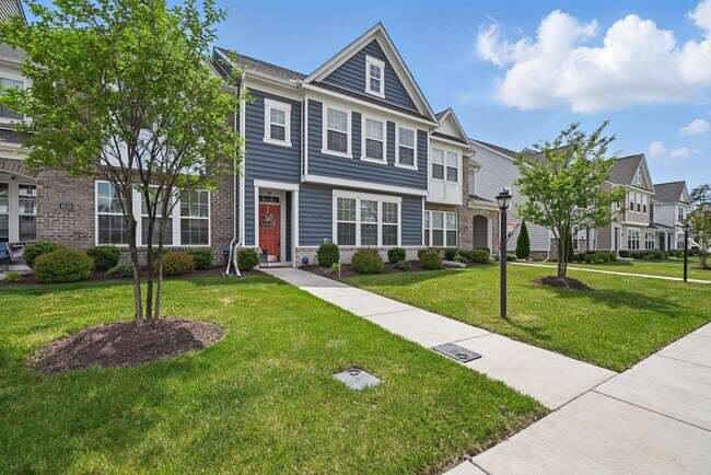 Building Photo - Stunning Modern and Spacious Townhouse!