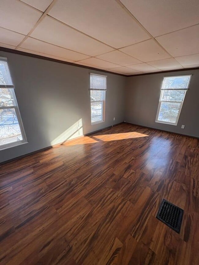 Building Photo - 912 N Madison St